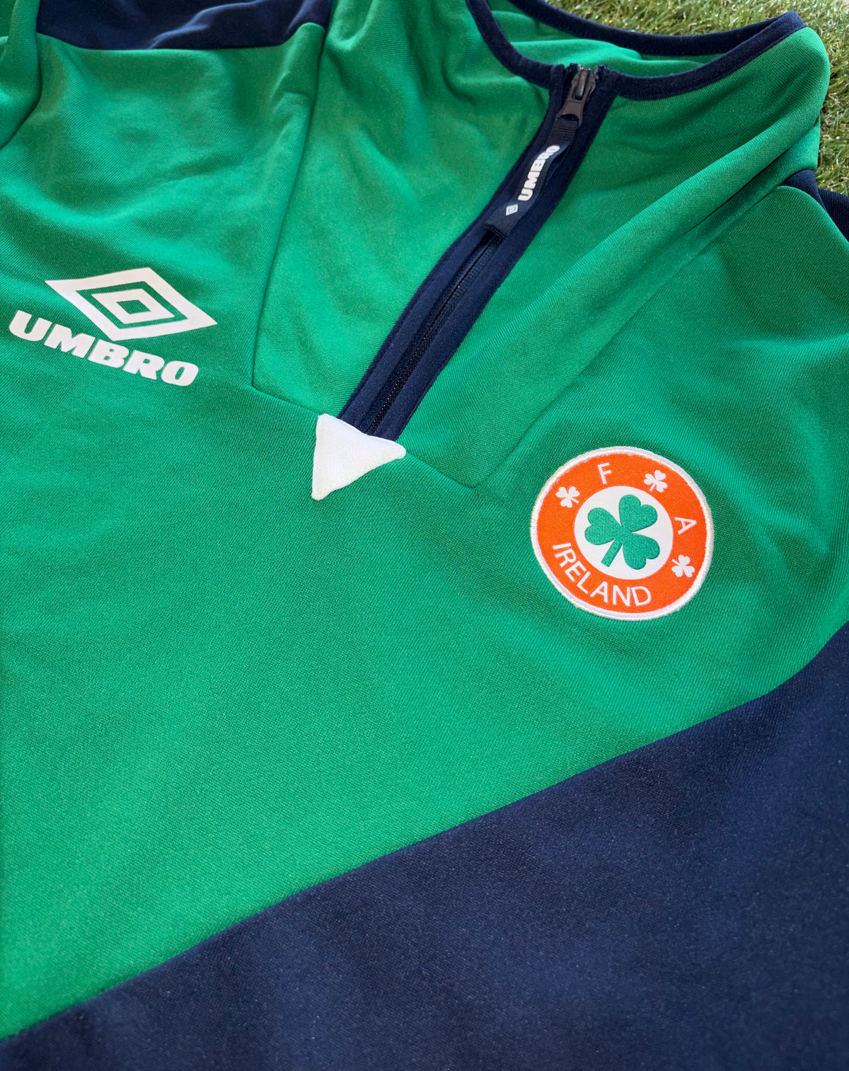 Ireland Football Umbro Half Zip - Size Large