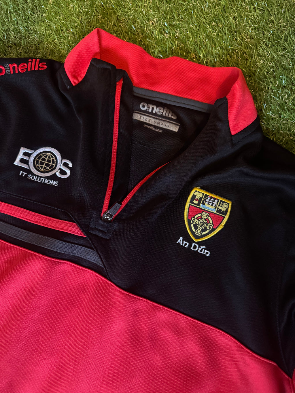 Down GAA Half Zip - O’Neills - Size Small